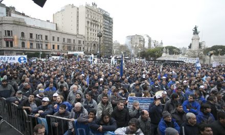 Hacemos Historia- Movilización al Congreso Nacional por la Ley de Bonos.