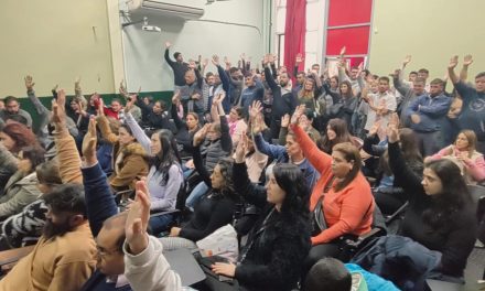 SALARIOS: LA ASAMBLEA EXTRAORDINARIA APROBÓ EL PREACUERDO